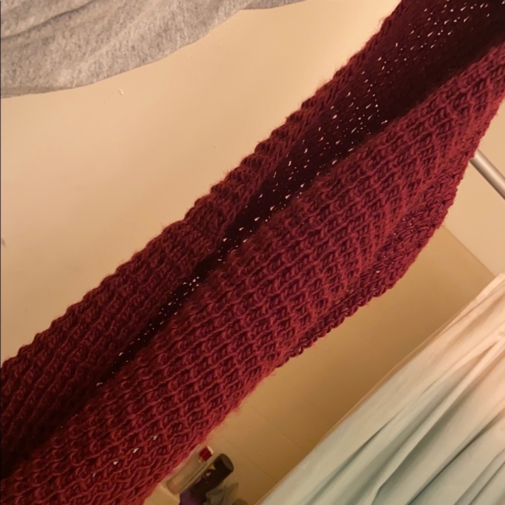 Maroon scarf